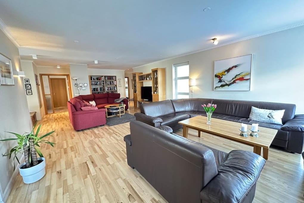 Spacious And Family Friendly Apartment In Reykjavik Exterior photo